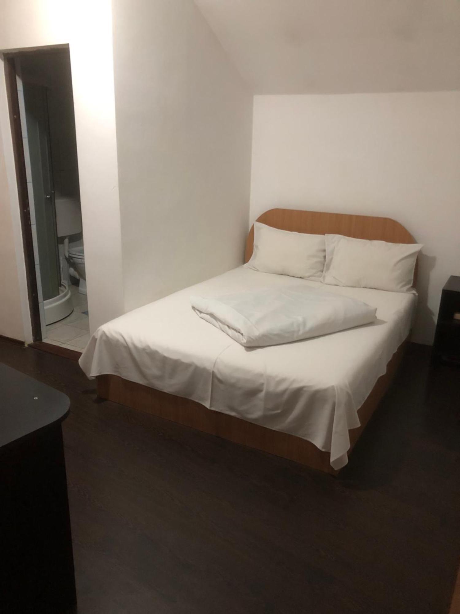 Pensiunea Residence รึมนิคูวัลเจีย ภายนอก รูปภาพ
